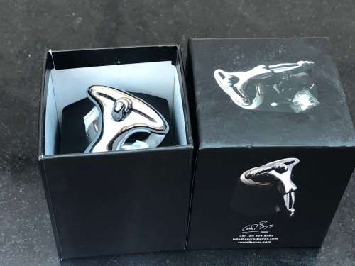 CARROL BOYES (1954 - 2019) ORIGINAL AT REST BOTTLE STOPPER IN ORIGINAL BOX - LIKE NEW !!!