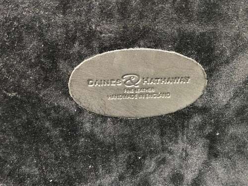 PAIR OF COLLECTABLE MENS FOSSIL WATCHES IN A LEATHER DISPLAY CASE - WORKING 100%