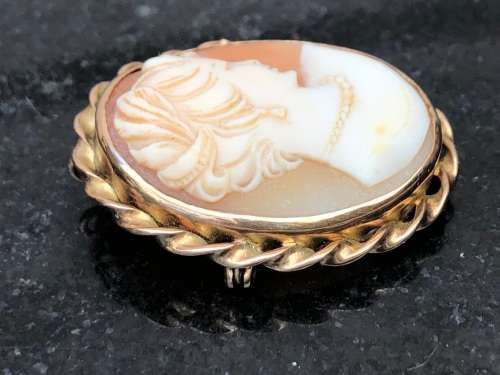 STUNNING  9ct YELLOW GOLD MOUNTED CARVED SHELL CAMEO PENDANT BROOCH - CLEARLY MARKED