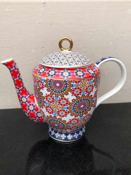 MAXWELL AND WILLIAMS TEA`s AND C`s ISFARA TEA OR COFFEE POT - STUNNING DESIGN
