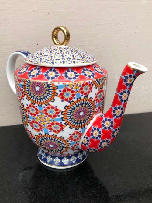 MAXWELL AND WILLIAMS TEA`s AND C`s ISFARA TEA OR COFFEE POT - STUNNING DESIGN