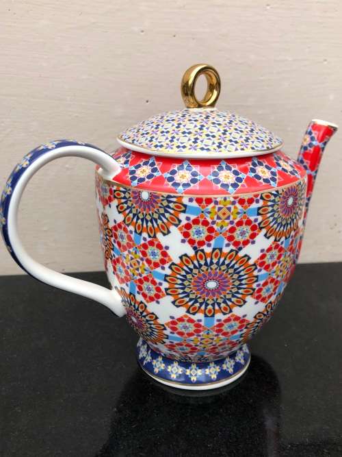 MAXWELL AND WILLIAMS TEA`s AND C`s ISFARA TEA OR COFFEE POT - STUNNING DESIGN