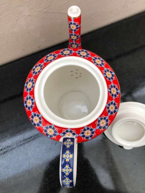 MAXWELL AND WILLIAMS TEA`s AND C`s ISFARA TEA OR COFFEE POT - STUNNING DESIGN