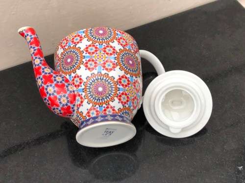 MAXWELL AND WILLIAMS TEA`s AND C`s ISFARA TEA OR COFFEE POT - STUNNING DESIGN
