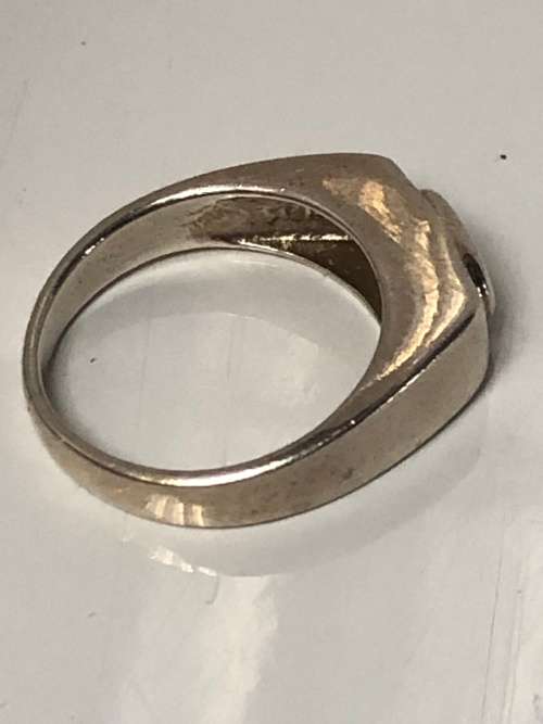 BEAUTIFUL STERLING SILVER AND PERIDOT DRESS RING - 4.92g - SIZE P