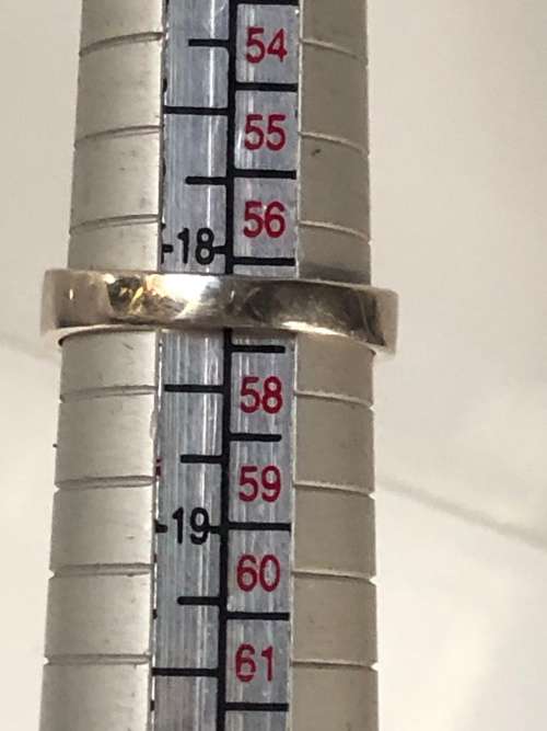 BEAUTIFUL STERLING SILVER AND PERIDOT DRESS RING - 4.92g - SIZE P