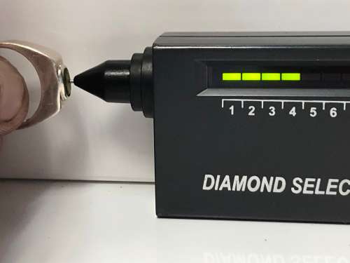 BEAUTIFUL STERLING SILVER AND PERIDOT DRESS RING - 4.92g - SIZE P