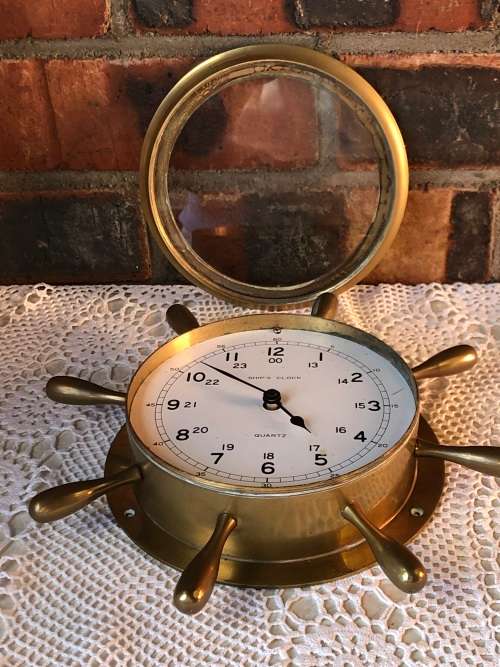 HEAVY SOLID BRASS SHIPS WHEEL PORTAL CLOCK WITH QUARTZ MOVEMENT - WORKING 100%