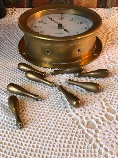 HEAVY SOLID BRASS SHIPS WHEEL PORTAL CLOCK WITH QUARTZ MOVEMENT - WORKING 100%