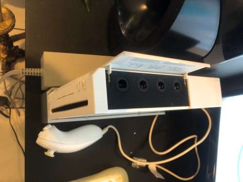 WII WHITE CONSOLE IN THE BOX WORKING 100% WITH NUNCHUCKS AND ONE CONTROLLER