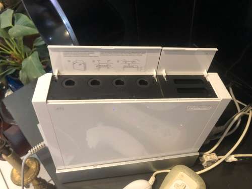 WII WHITE CONSOLE IN THE BOX WORKING 100% WITH NUNCHUCKS AND ONE CONTROLLER