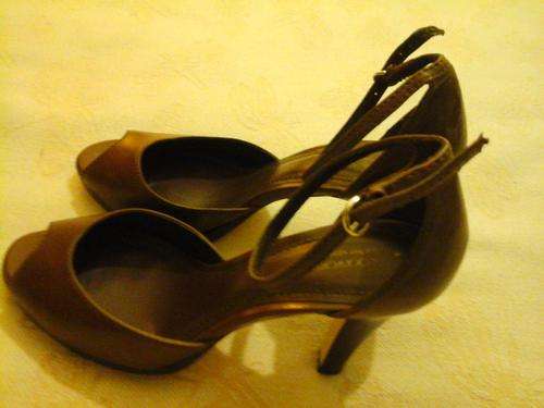 size 6 woolworths dark brown leather uppers