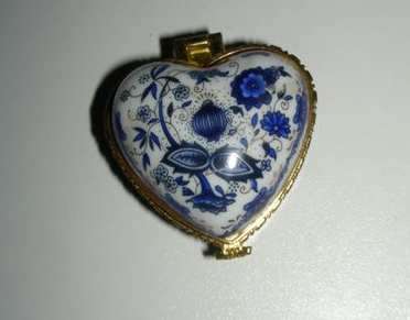 Blue Porcelain Gift Box - heart shape