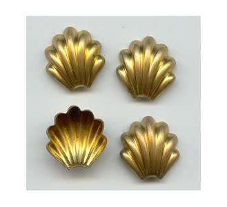 20 Vintage Brass 16 mm Clam Findings