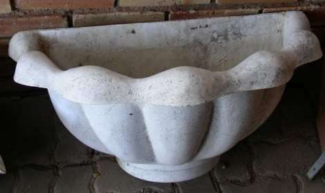 Vintage Shell white wall planter (a)