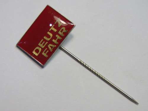 Vintage Deutz-Fahr tractors pin badge