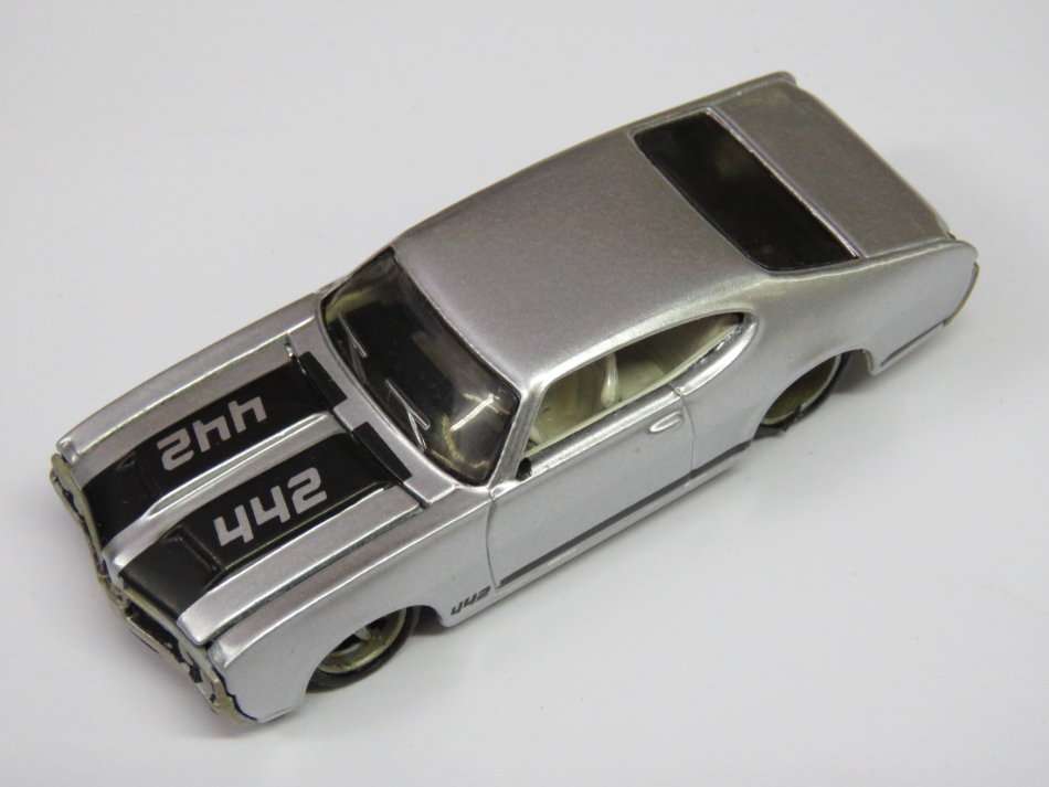 Maisto All-stars 1969 Chvrolet cutlass 442 model toy car - Scale 1/64