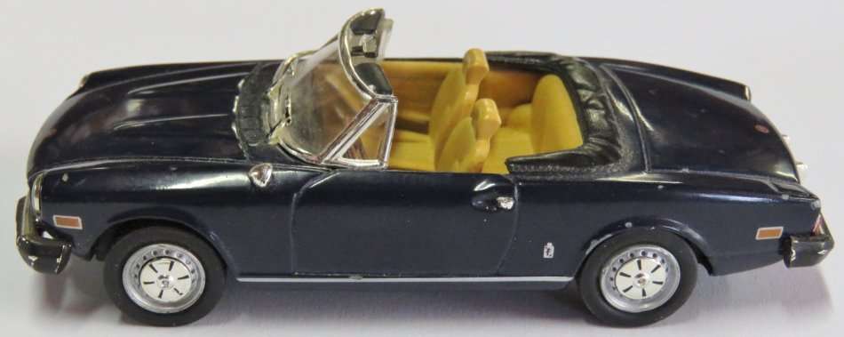 Vitesse Fiat 124 Spider 1800 toy car - Scale 1/43 - Length 9,5 cm