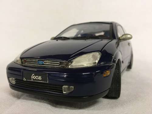 Ford Focus model car by Motor Max - scale 1/18