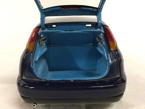 Ford Focus model car by Motor Max - scale 1/18