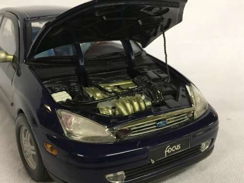 Ford Focus model car by Motor Max - scale 1/18