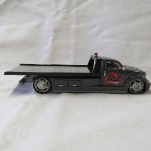 Maisto RZ towing flat bed tow truck