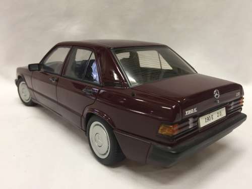 AutoArt Mercedes-Benz 190E 20 model car - scale 1/18