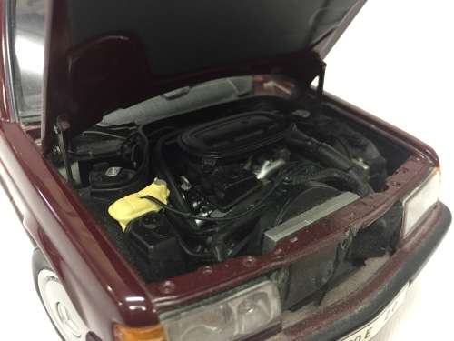 AutoArt Mercedes-Benz 190E 20 model car - scale 1/18