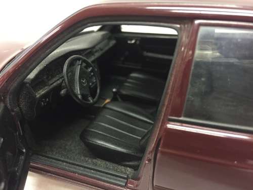 AutoArt Mercedes-Benz 190E 20 model car - scale 1/18