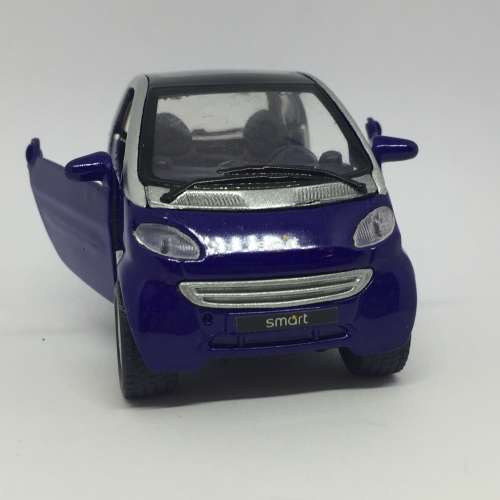 Maisto Smart City-Coupe toy car - scale 1/33 - pull back action