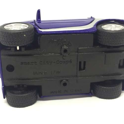 Maisto Smart City-Coupe toy car - scale 1/33 - pull back action