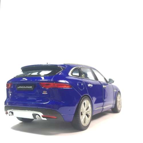 Welly Jaguar F-Pace model car - scale 1/24