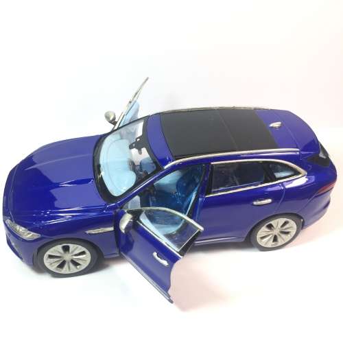 Welly Jaguar F-Pace model car - scale 1/24