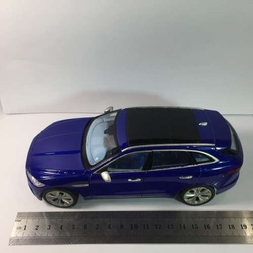 Welly Jaguar F-Pace model car - scale 1/24