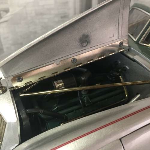 Signature models 1933 Pierce Arrow - Silver arrow model car - scale 1/18 in box