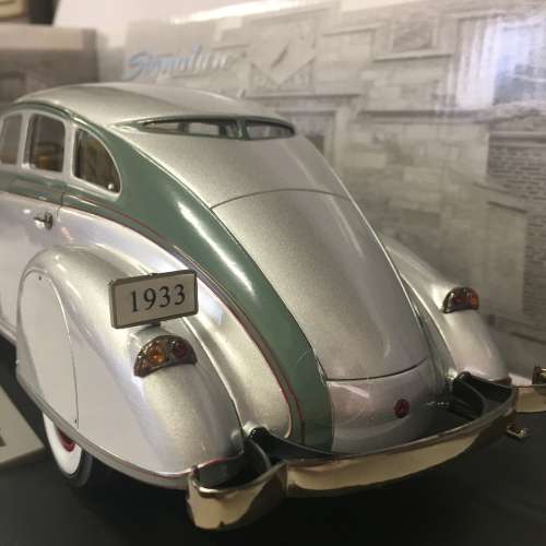 Signature models 1933 Pierce Arrow - Silver arrow model car - scale 1/18 in box