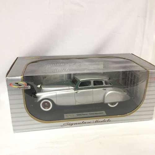 Signature models 1933 Pierce Arrow - Silver arrow model car - scale 1/18 in box
