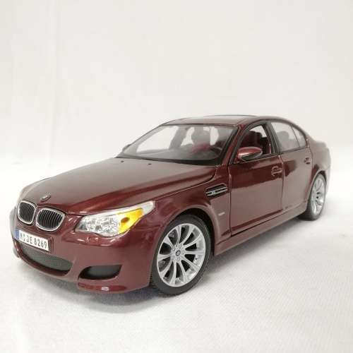 Maisto BMW M5 model car - scale 1/18