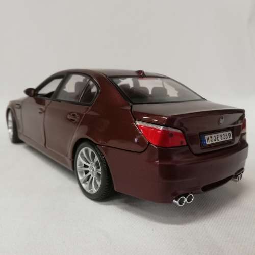 Maisto BMW M5 model car - scale 1/18