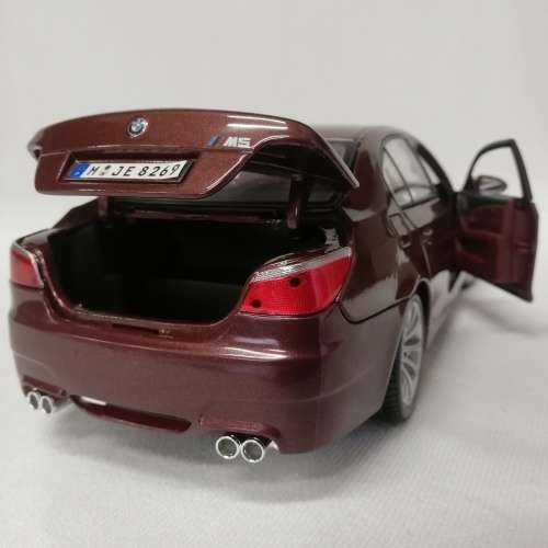 Maisto BMW M5 model car - scale 1/18