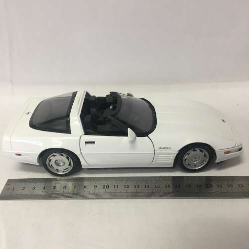 Maisto 1992 Corvette ZR-1 model car - scale 1/18