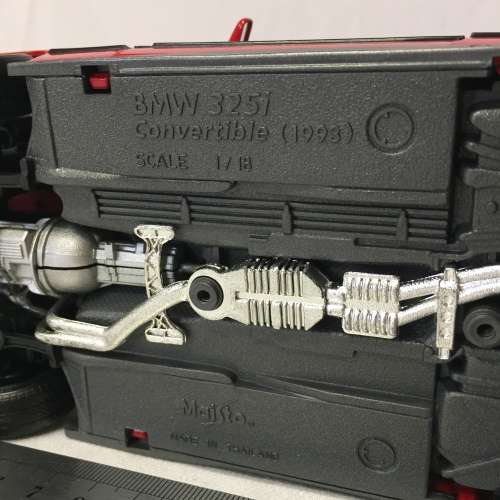 Maisto 1993 BMW 325i convertible model car - scale 1/18