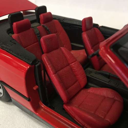 Maisto 1993 BMW 325i convertible model car - scale 1/18