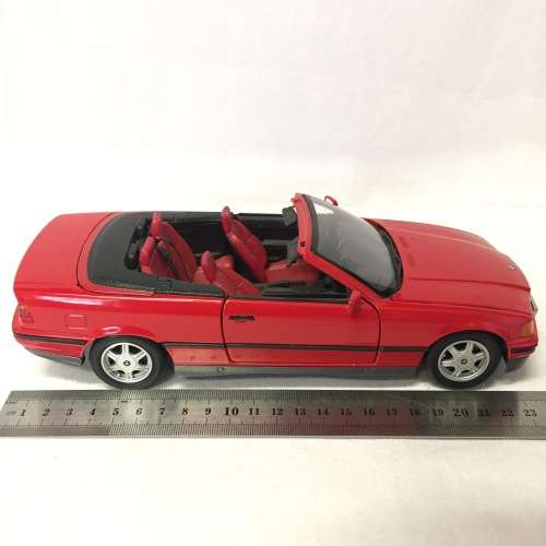 Maisto 1993 BMW 325i convertible model car - scale 1/18
