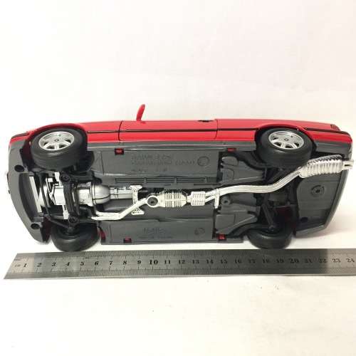 Maisto 1993 BMW 325i convertible model car - scale 1/18