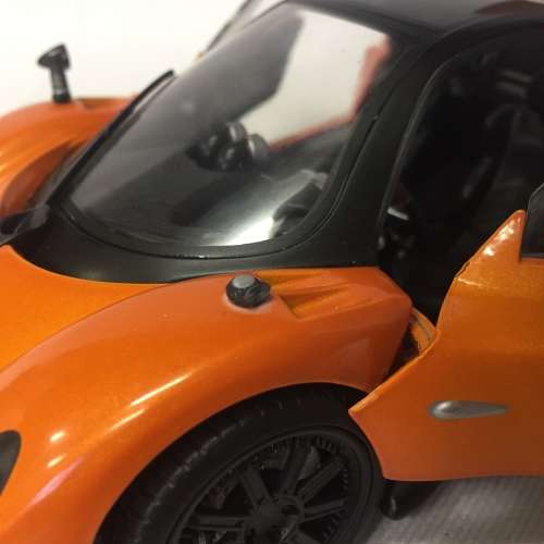 Mondo Motors Pagani Zonda F supercar model car - one mirror missing - scale 1/18
