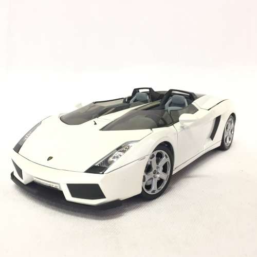 Mondo Motors Lamborghini Concept S model car - scale 1/18