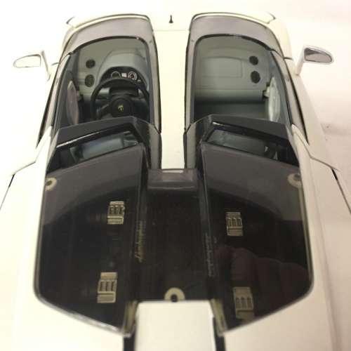Mondo Motors Lamborghini Concept S model car - scale 1/18