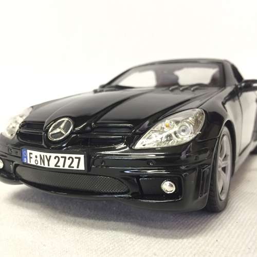 Motor Max 2005 Mercedes-Benz SLK55 AMG model car - scale 1/18 - with convertible top