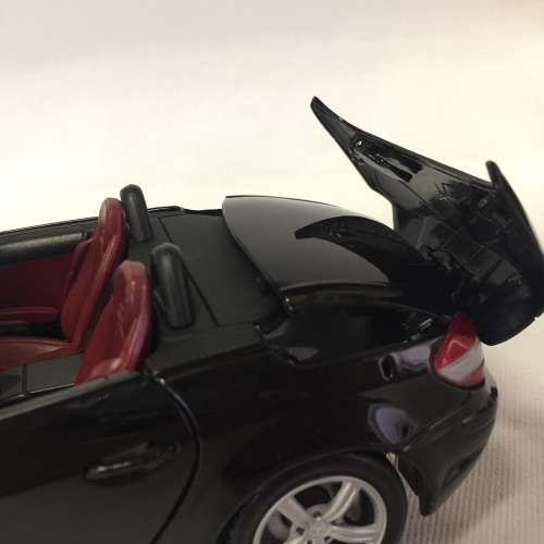 Motor Max 2005 Mercedes-Benz SLK55 AMG model car - scale 1/18 - with convertible top